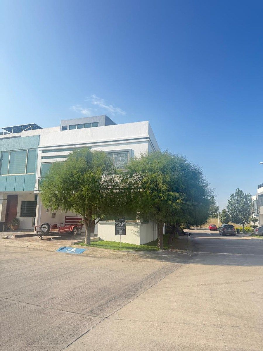 House in Gated Community in Valle Imperial, Zapopan, photo 2 of 29