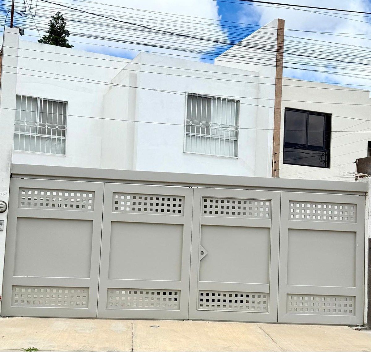 **Casa en Venta en Lomas 2ª Sección, San Luis Potosí | 3 Recámaras | Acabados Re, foto 1 de 31