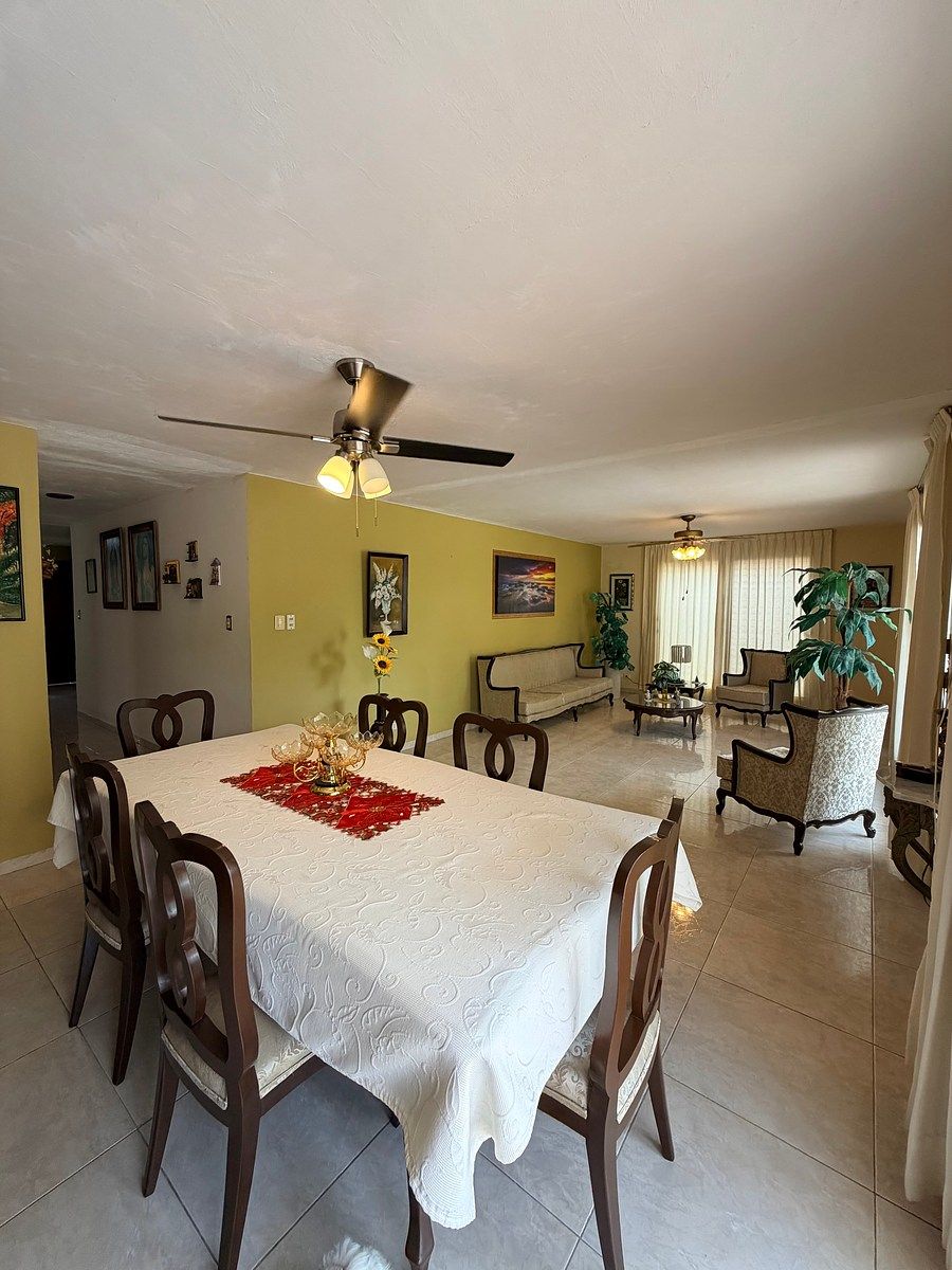 CASA EN VENTA EN JARDINES DE MÉRIDA, foto 1 de 24