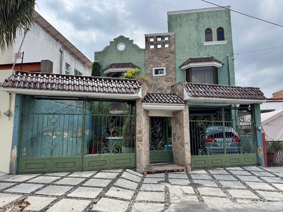 House for sale in Col. Independencia, photo 1 of 25