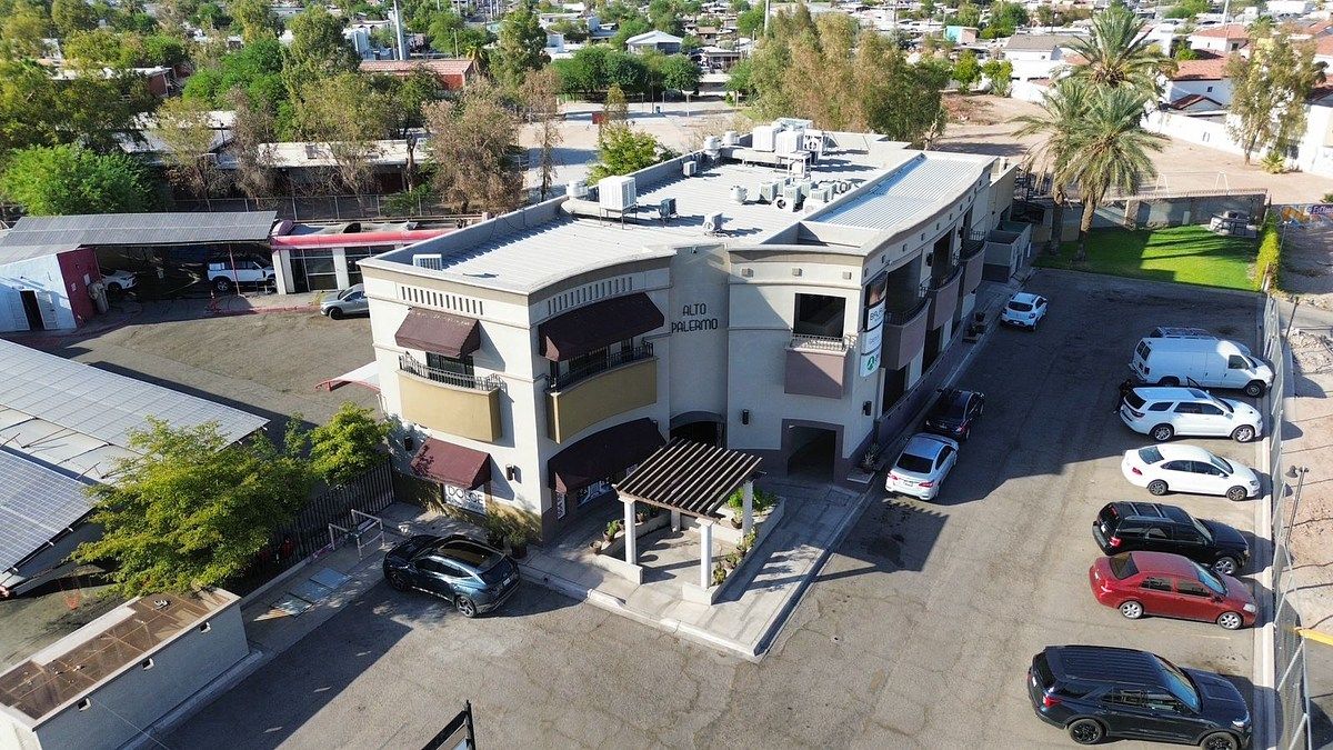 LOCAL - COMERCIAL EN RENTA, foto 1 de 11