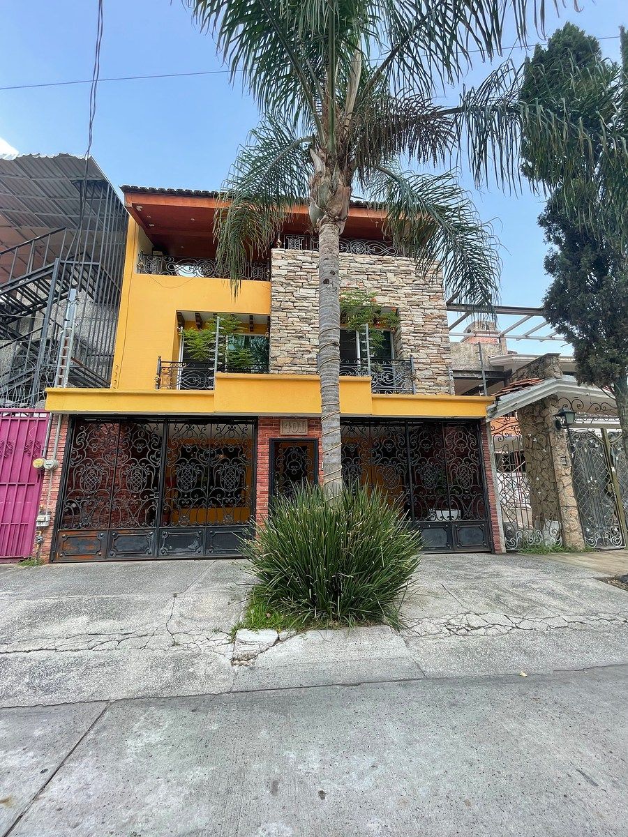 Fachada, photo 1 of 48