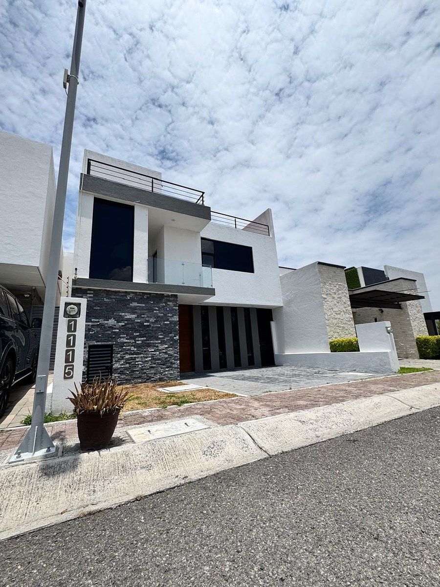 VENTA DE CASA EN LA CONDESA JURIQUILLA EN QUERÉTARO 4 RECAMARAS, foto 1 de 32