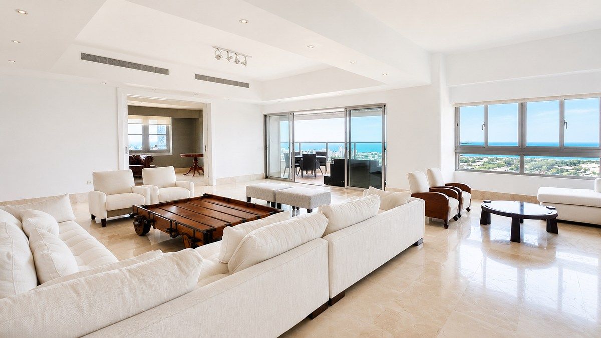 Alquilo amplio apartamento en Bella Vista con vista al mar, foto 1 de 27