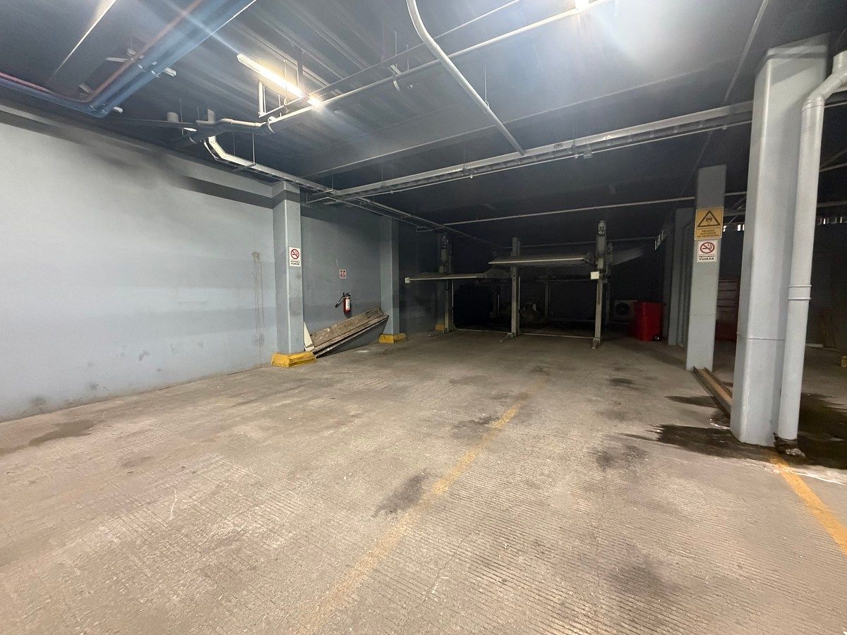 Estacionamiento, foto 3 de 8