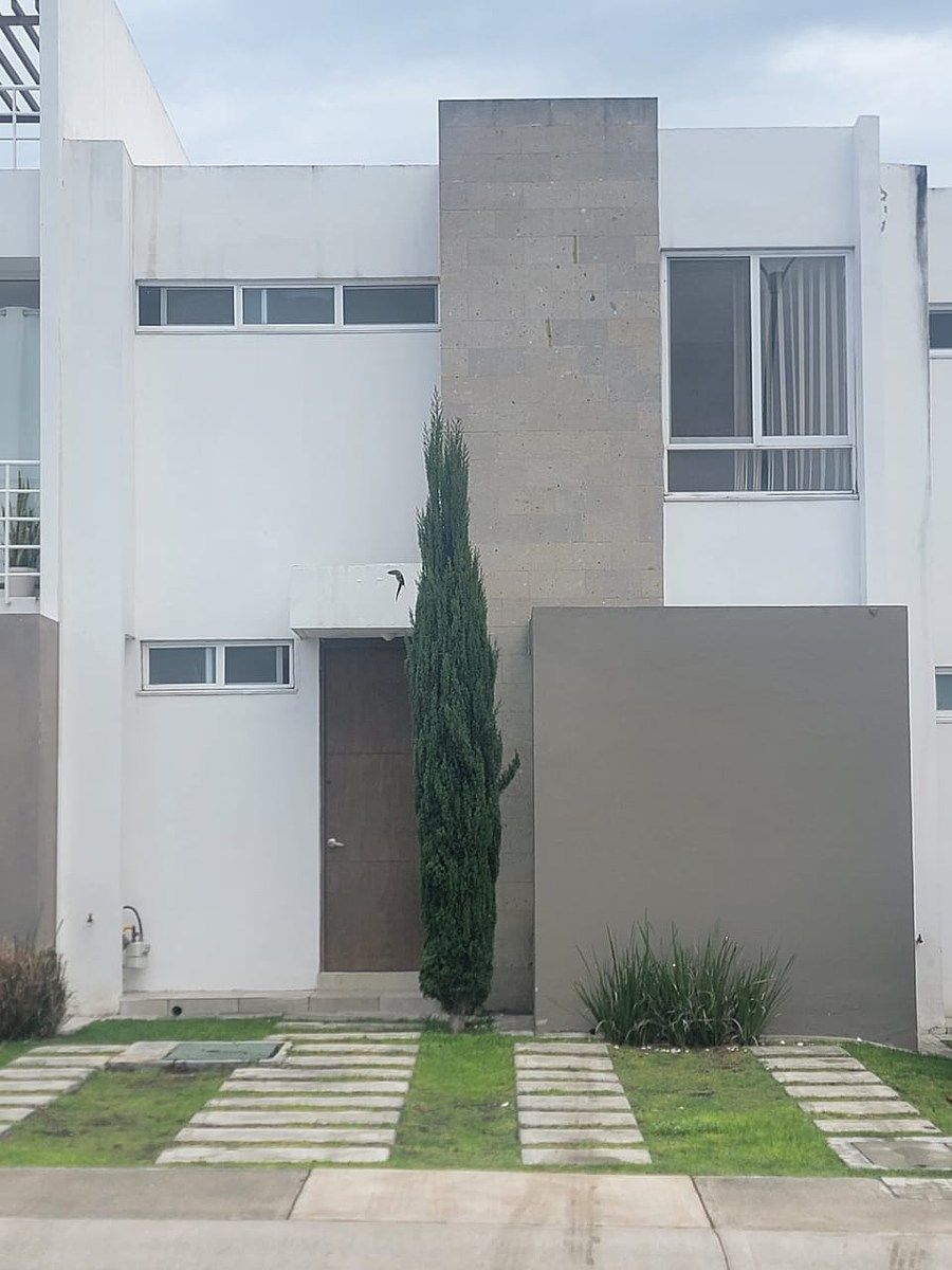 Fachada, photo 1 of 10