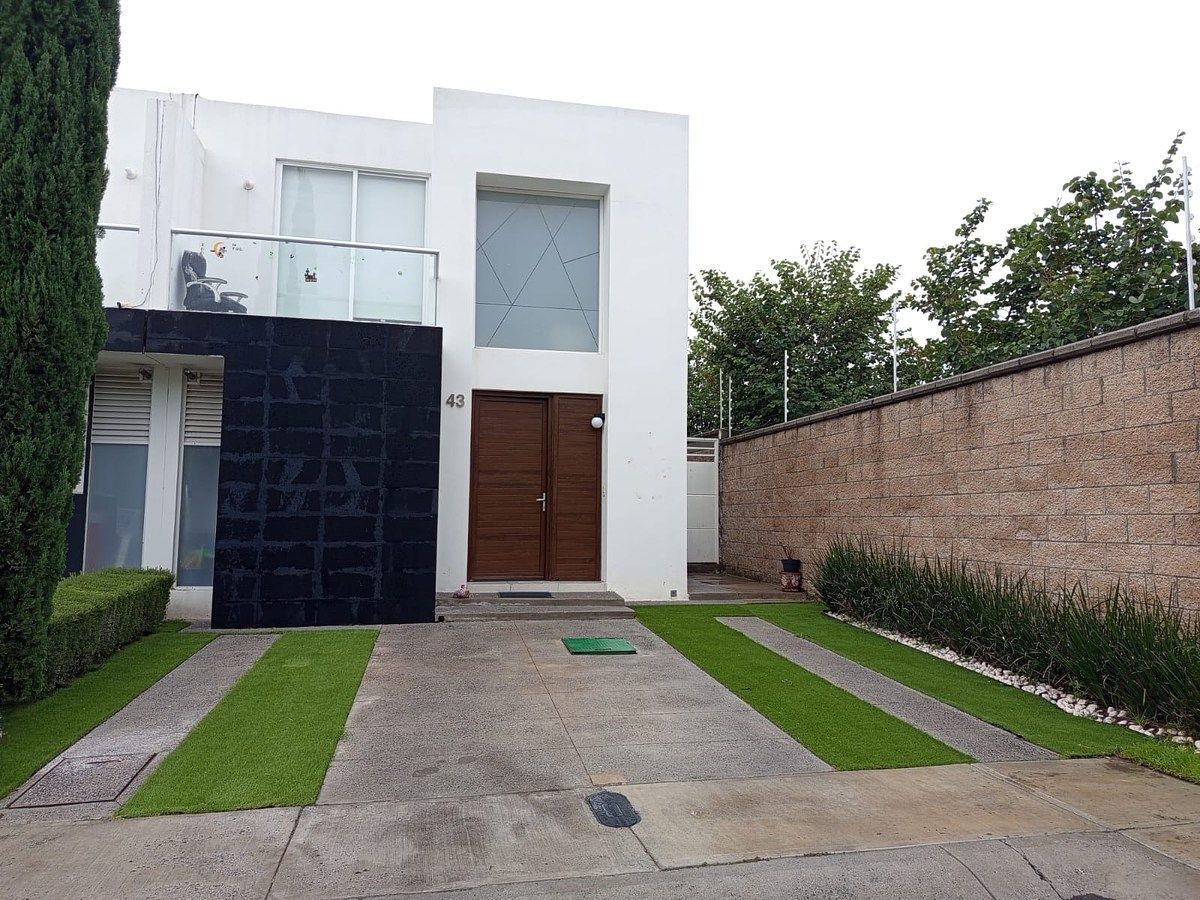 Fachada, photo 1 of 13