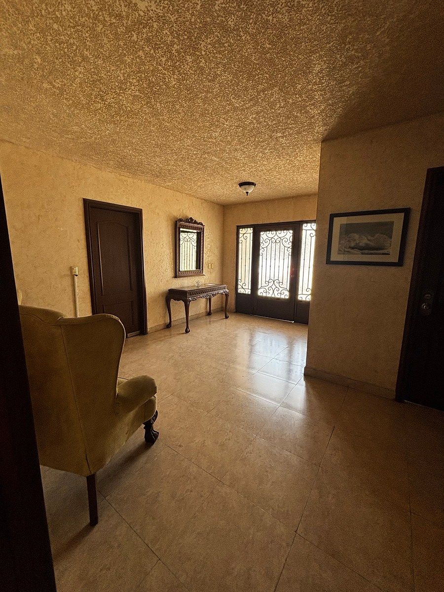 Casa em Contry la Silla, Guadalupe, foto 2 de 28