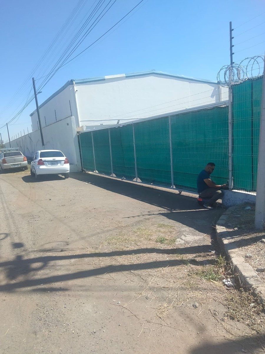 Commercial Storage Unit in El Salto Centro, El Salto, photo 25 of 25