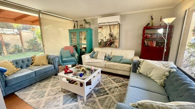 Casa en La Reina – 5 dormitorios, 3 estacionamientos, piscina en condominio