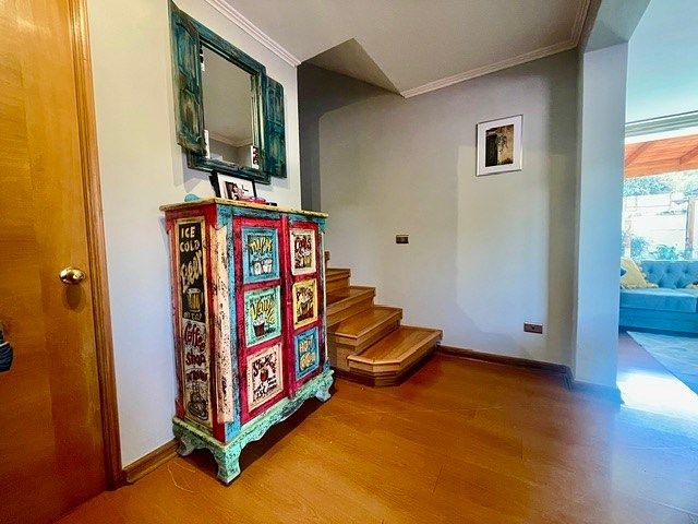 Casa en La Reina – 5 dormitorios, 3 estacionamientos, piscina en condominio