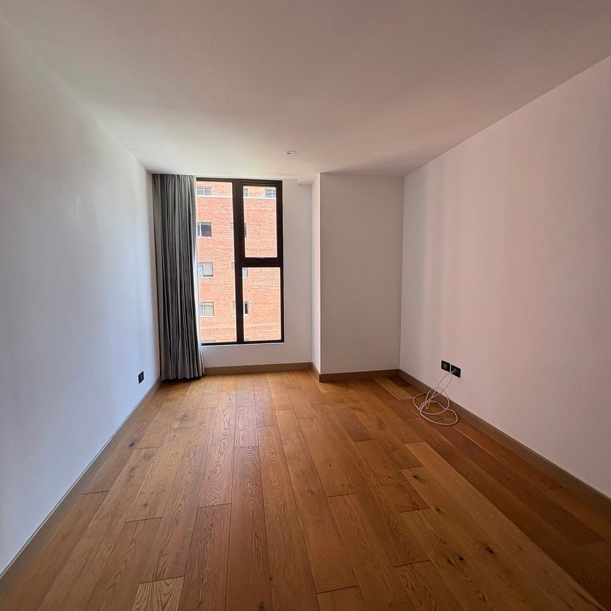 Apartamento en Alquiler  Edificio Torre Vertic Zona 14 - Miniatura 5