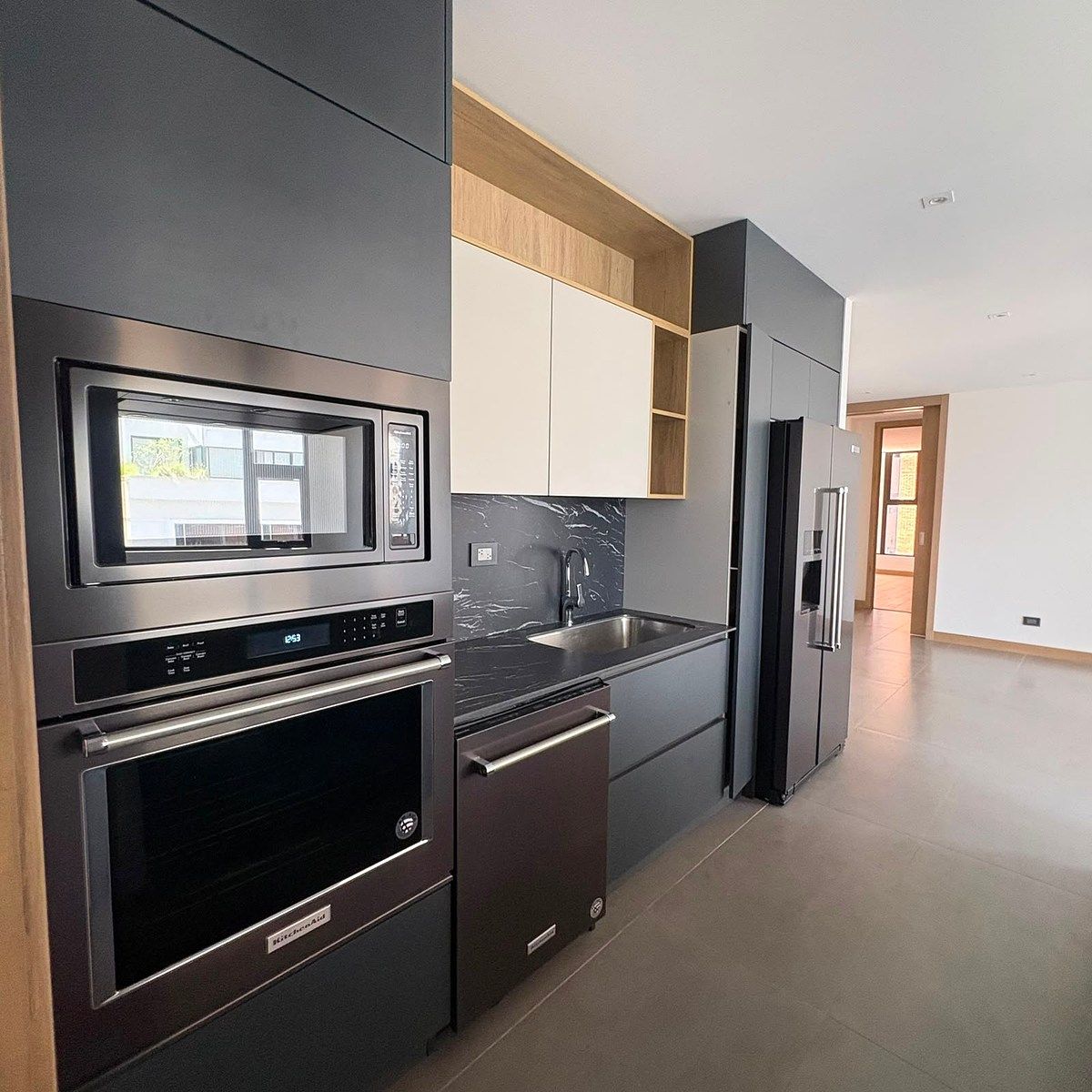 Apartamento en Alquiler  Edificio Torre Vertic Zona 14 - Image 1