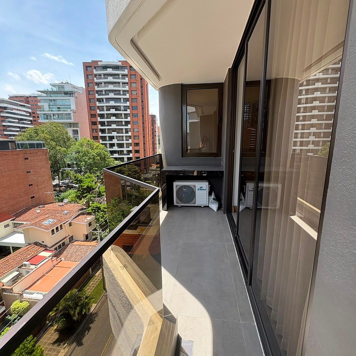 Apartamento en Alquiler  Edificio Torre Vertic Zona 14 - Miniatura 4