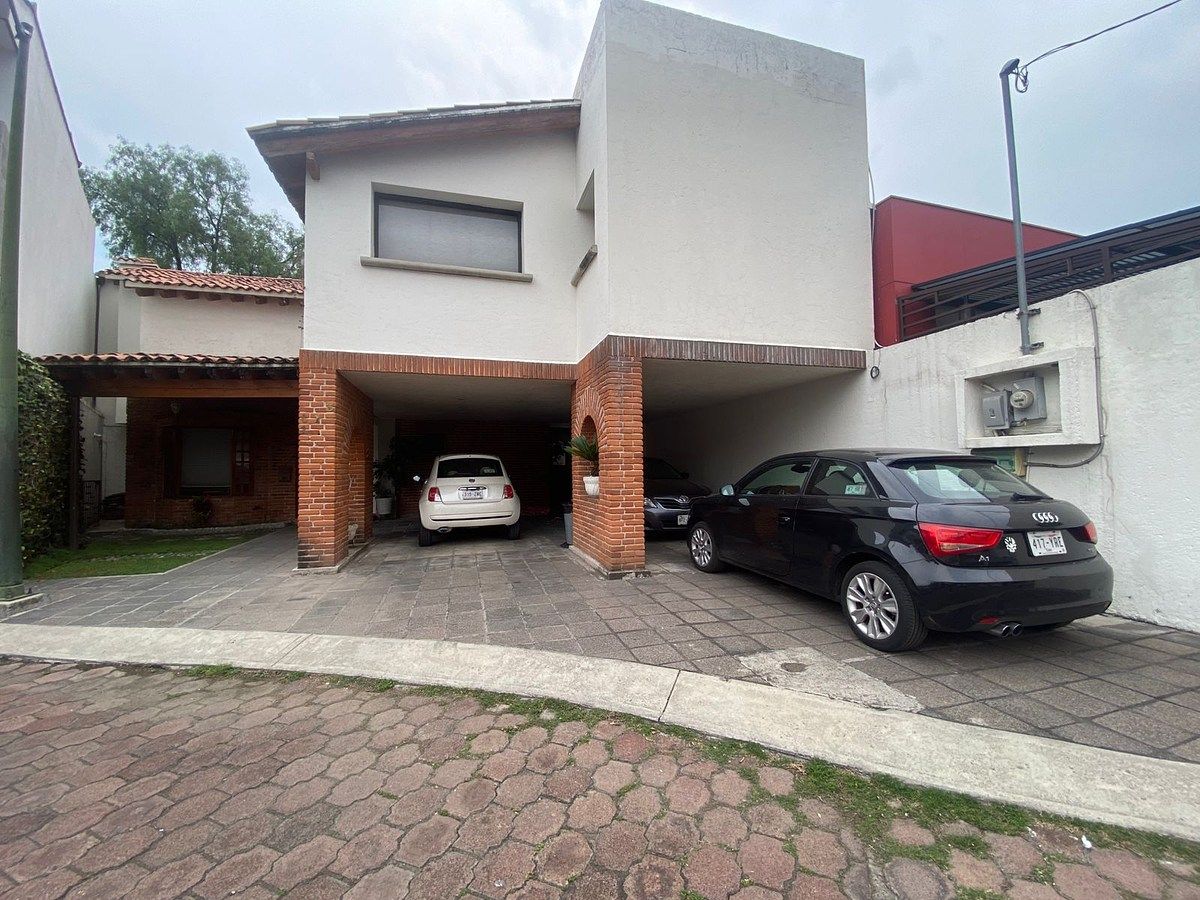Casa en Venta en Colinas del Bosque, foto 1 de 11