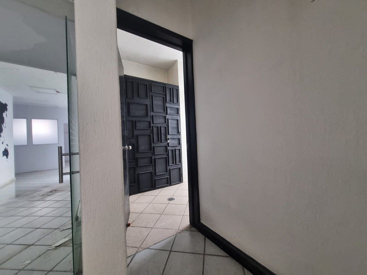 Building in San Miguel Tecamachalco, Naucalpan de Juárez, photo 20 of 26