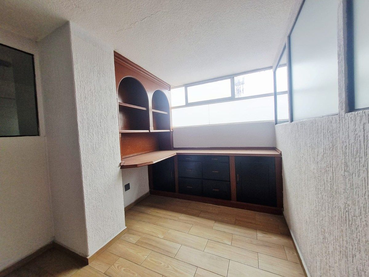 Building in San Miguel Tecamachalco, Naucalpan de Juárez, photo 4 of 26