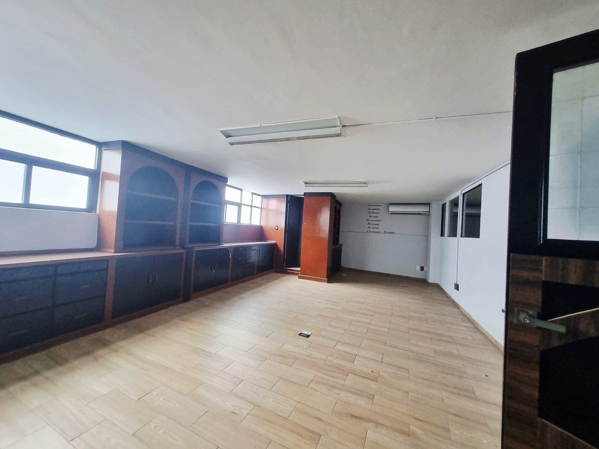 Building in San Miguel Tecamachalco, Naucalpan de Juárez, photo 10 of 26