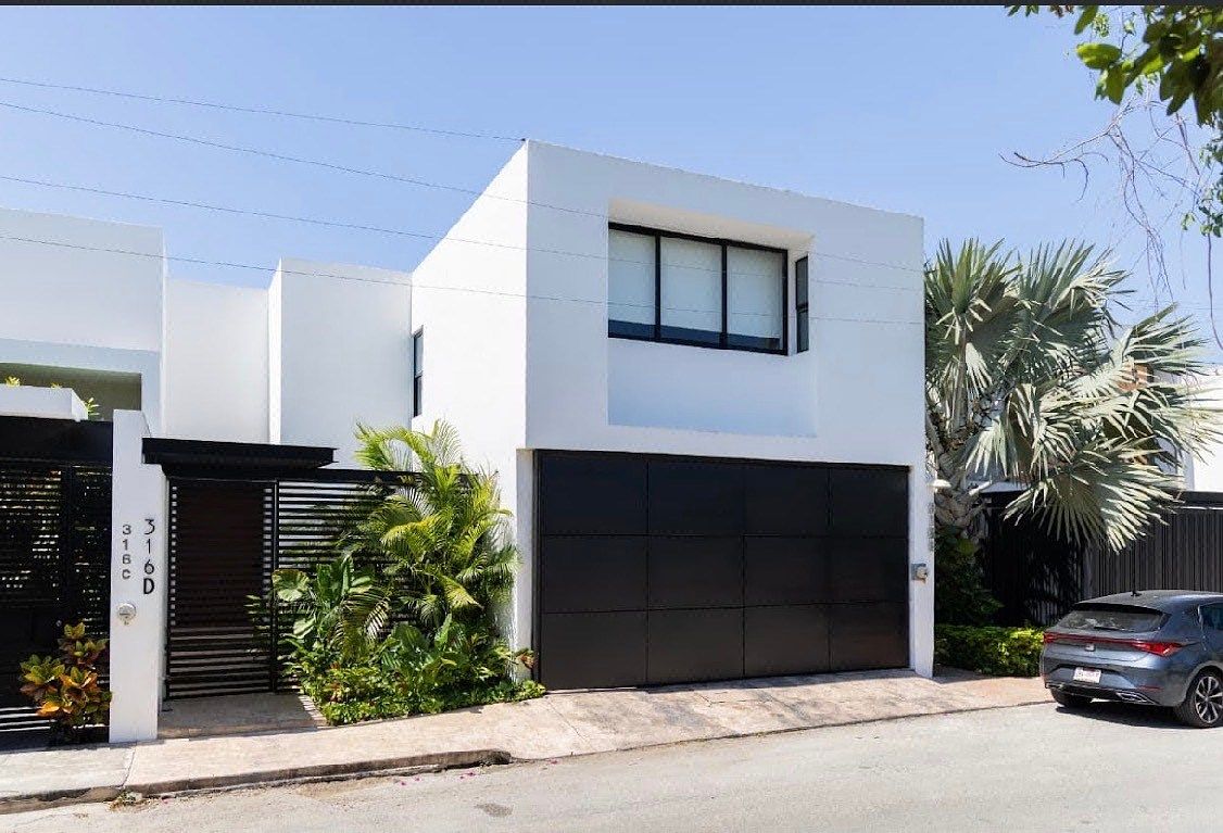 CASA EN VENTA EN MÉRIDA EN LA COLONIA MONTEBELLO, foto 1 de 14