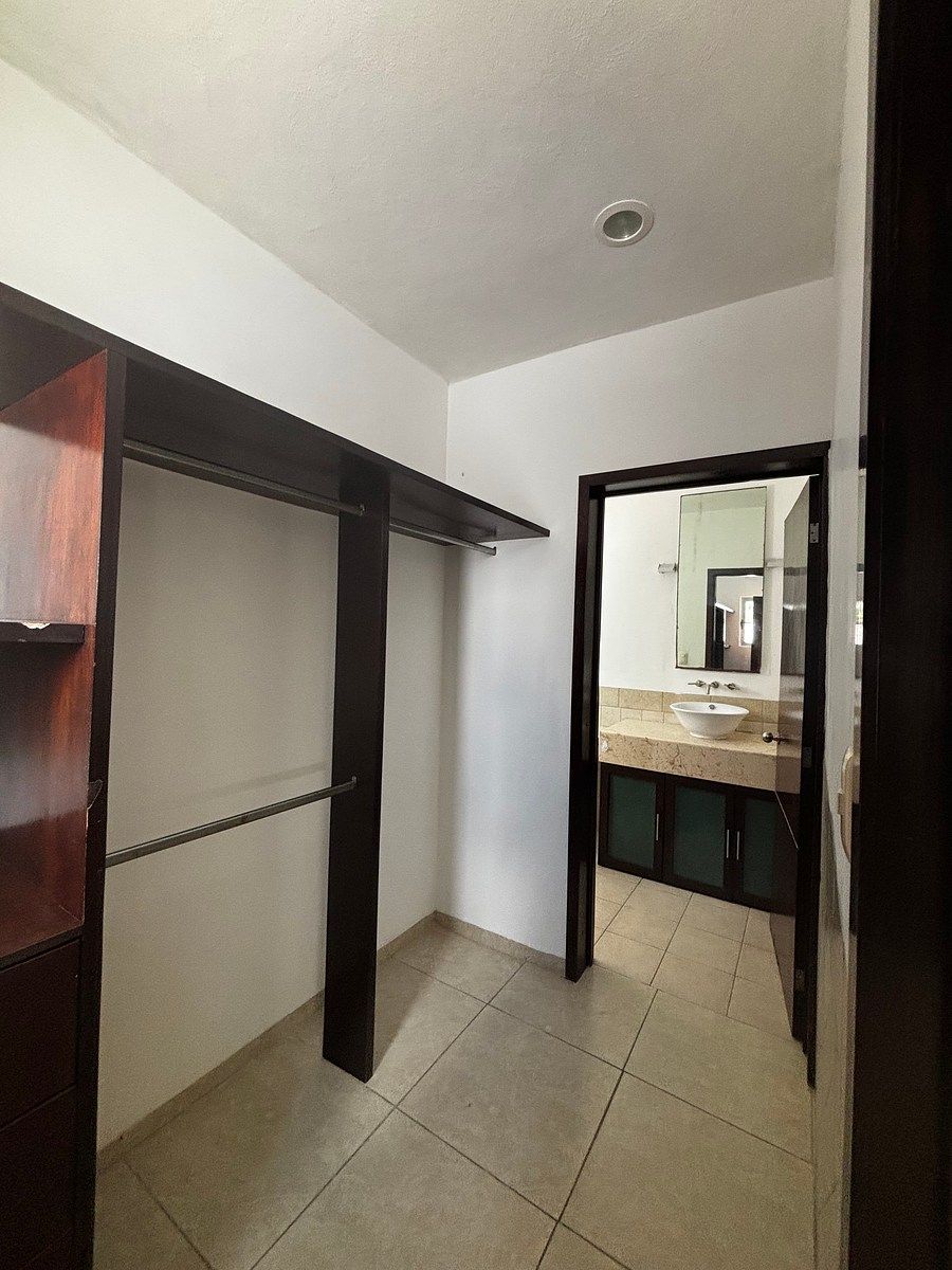 Clóset vestidor y baño recámara, foto 22 de 29