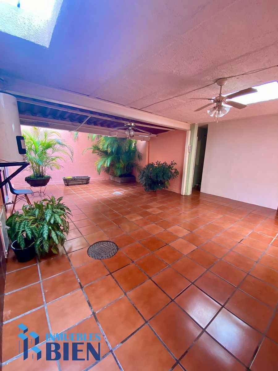 Casa con uso de suelo en Jardines del Country, Guadalajara, foto 12 de 27
