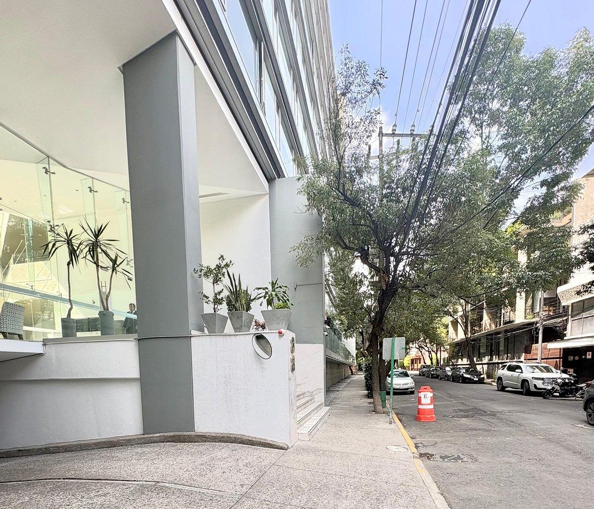 Fachada exterior del edificio, foto 1 de 12