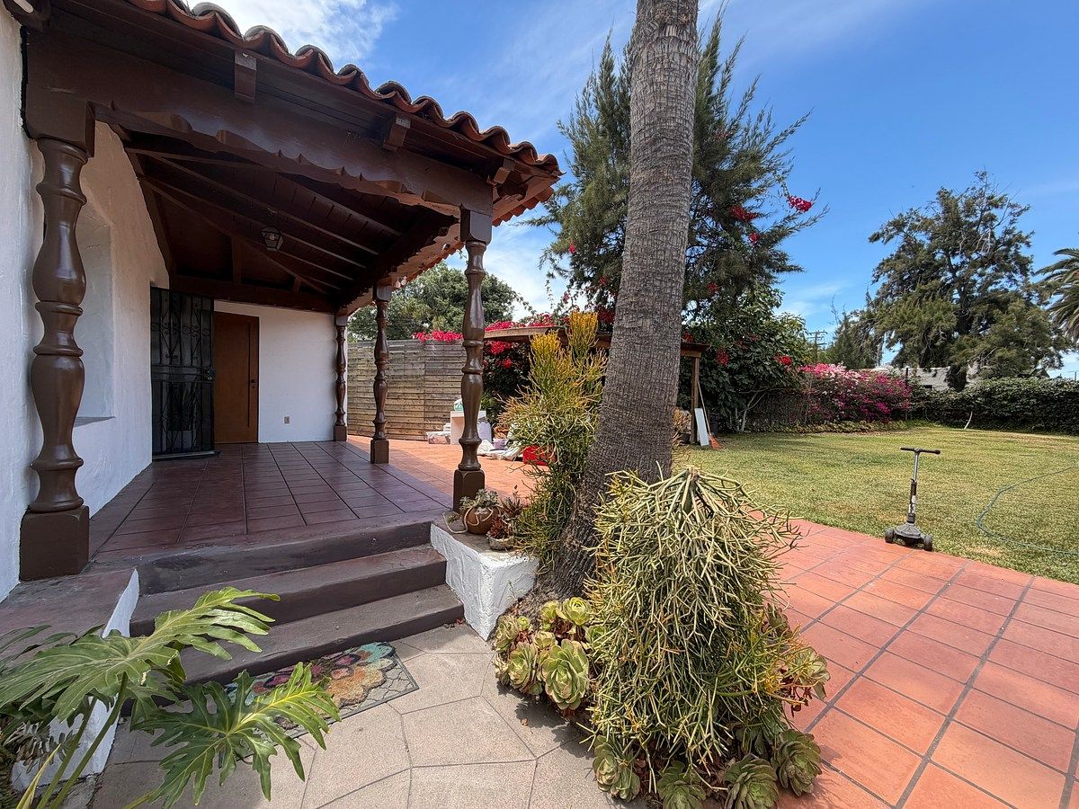 SE RENTA AMPLIA CASA DE 4 REC BUNGALOS AGUA CALIENTE, photo 1 of 29
