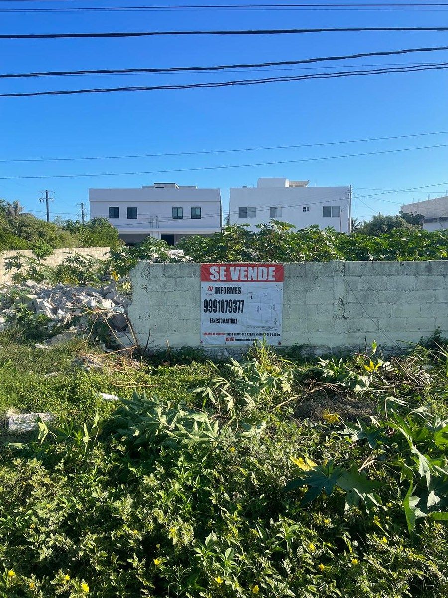 LAND AVENIDA LIBANO 100 METERS FROM MARINA YUCALPETEN, photo 1 of 4