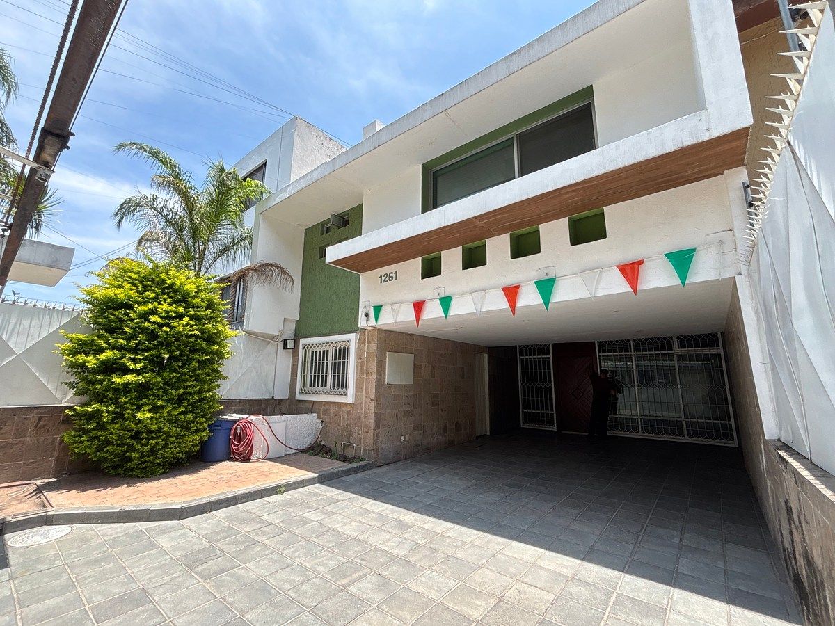 🏡 CASA EN RENTA SOBRE AVENIDA CHAPALITA, photo 1 of 27