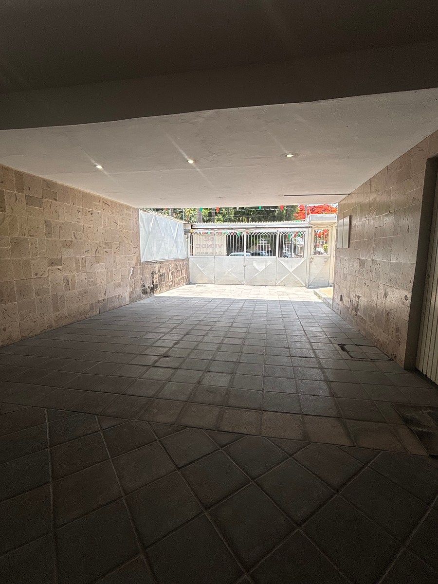 House with Commercial Use in Chapalita, Guadalajara, photo 2 of 27