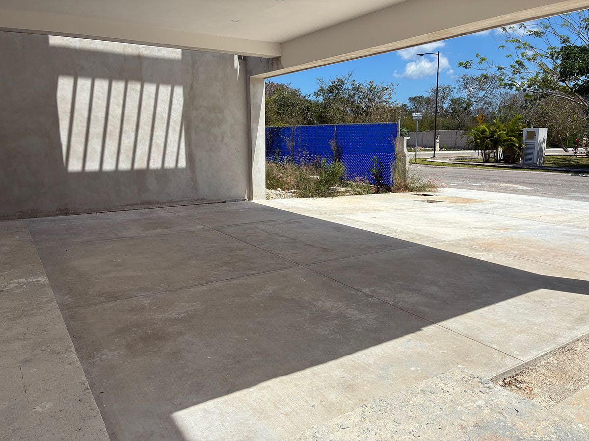 Estacionamiento techado, foto 2 de 32