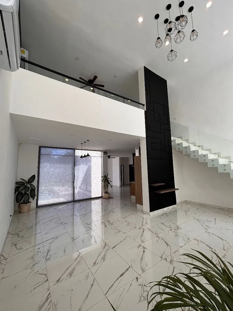 LUJOSA CASA EN PRIVADA EN VENTA O RENTA MÉRIDA NORTE, photo 1 of 13