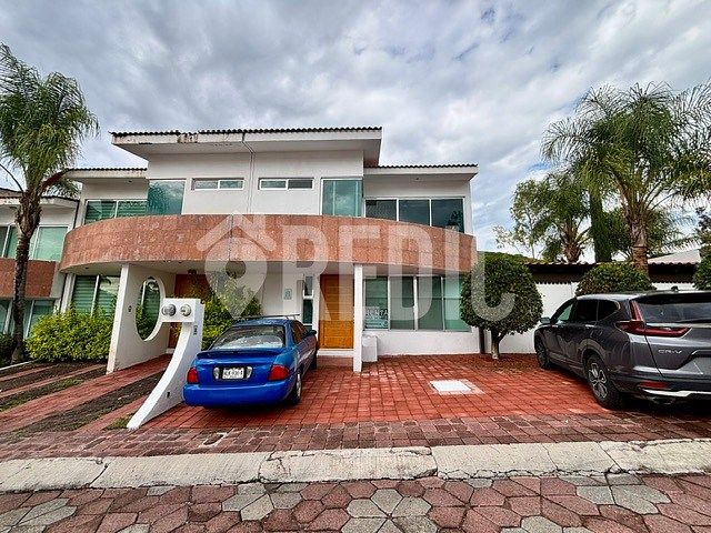 CASA EN RENTA EN CORREGIDORA, foto 1 de 31