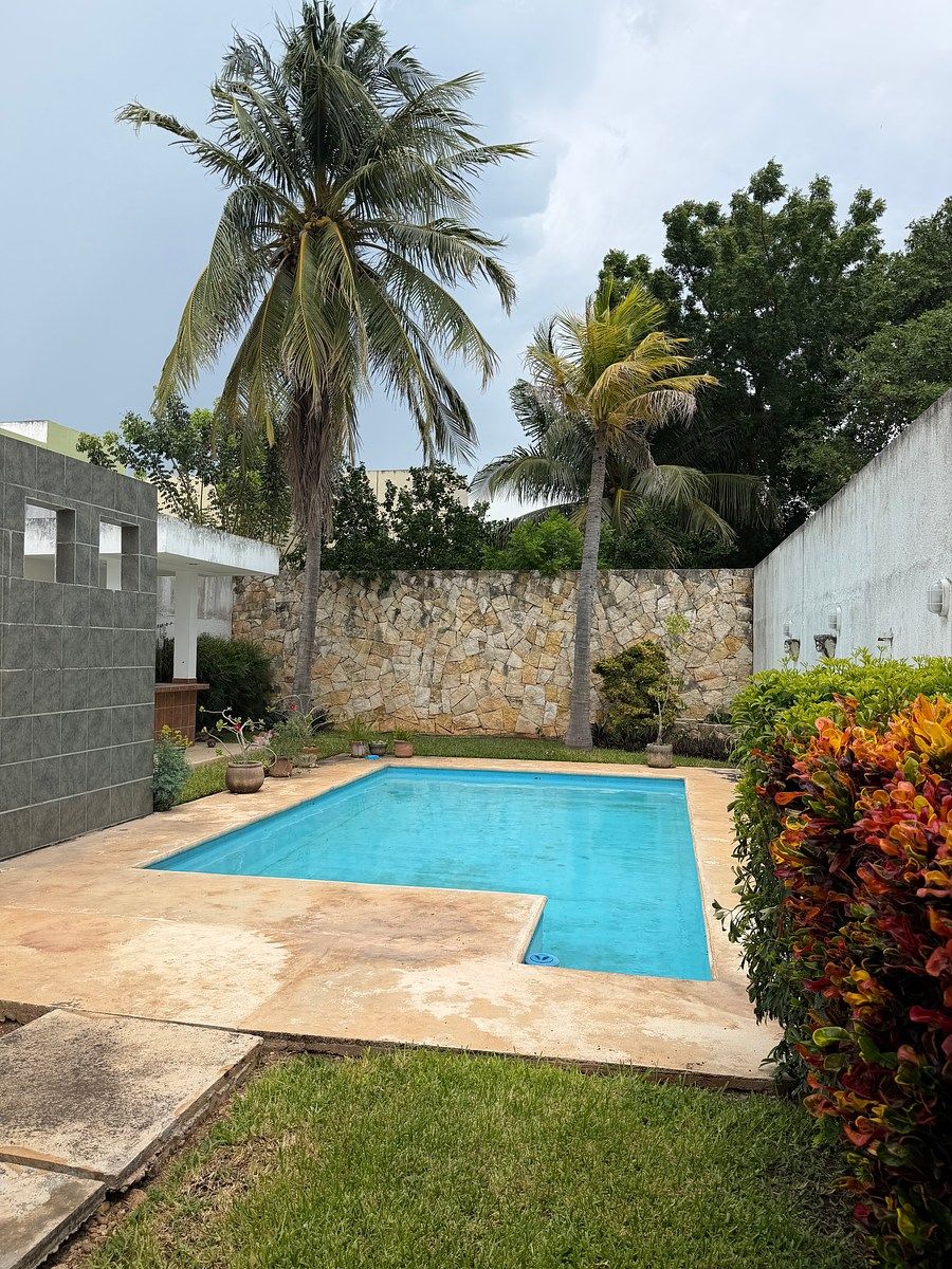 Sale of house in San Pedro Cholul with 4 bedrooms and pool, photo 1 of 19
