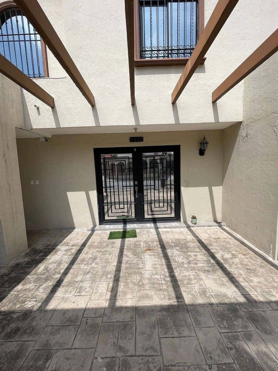 Casa en Venta en Contry la Silla, foto 1 de 12