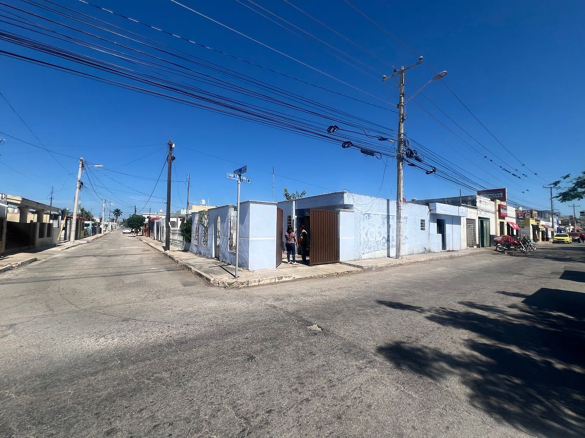 CASA IDEAL PARA NEGOCIO SOBRE IMPORTANTE AVENIDA, photo 1 of 8