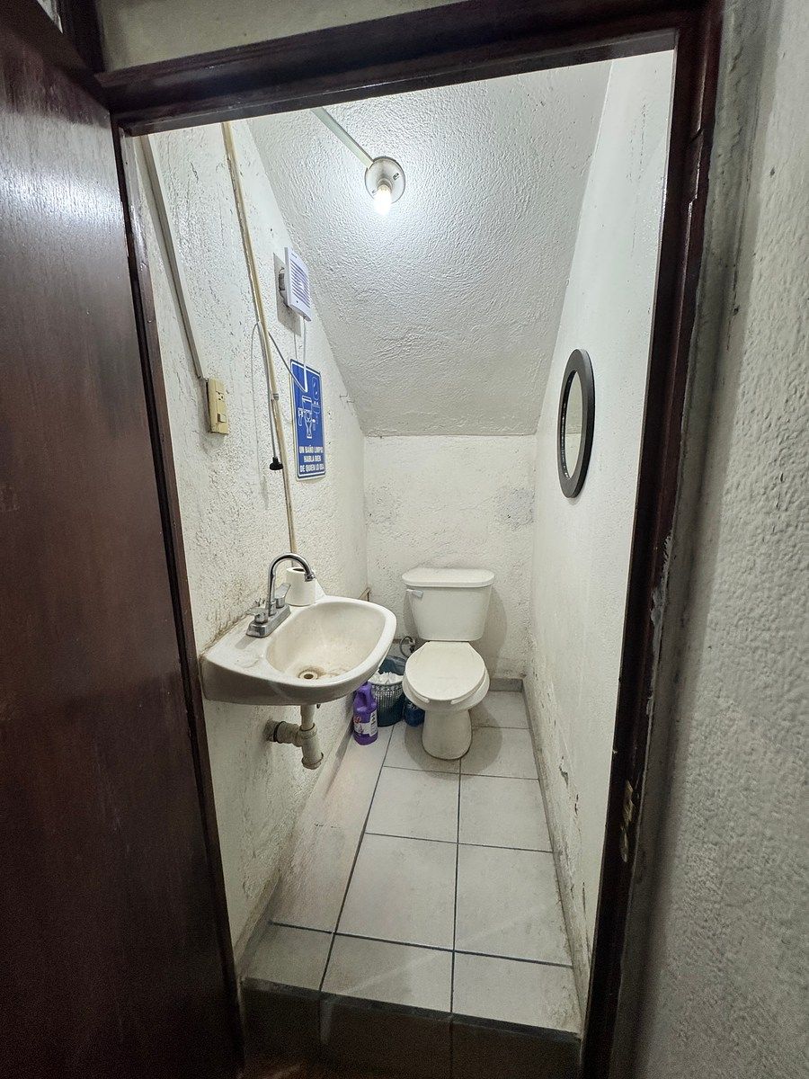 House with Commercial Use in Ex-Hacienda Santana, Querétaro, photo 4 of 18