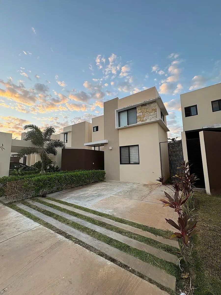 CASA EN RENTA EN RESIDENCIAL CHOLUL, photo 1 of 11