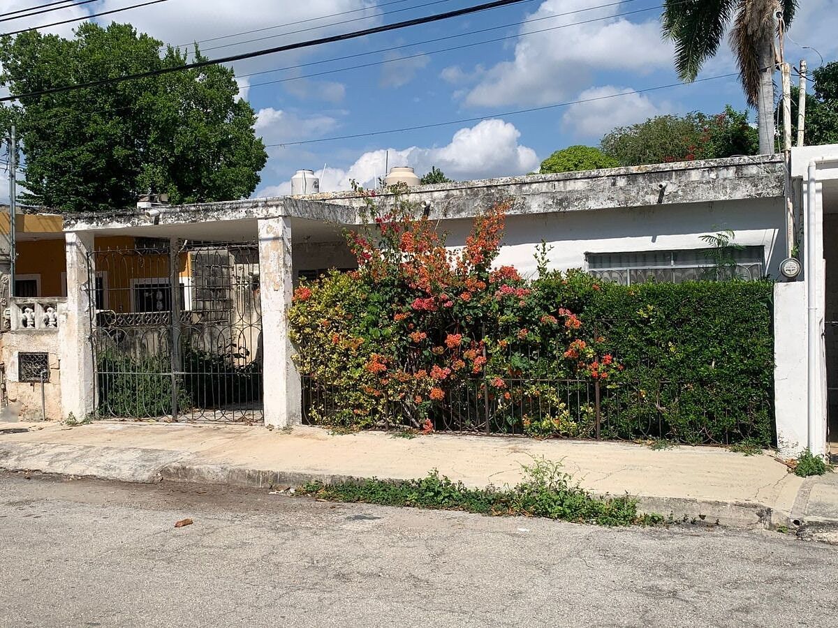 CASA EN VENTA EN MÉRIDA, ITZIMNÁ, PARA PROYECTO DE REMODELACIÓN Y RESTAURACIÓN - foto 2