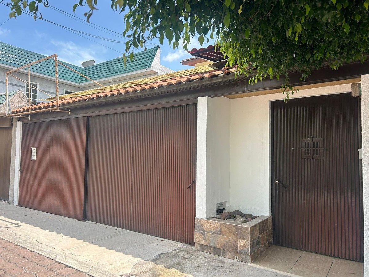 VENDA DE CASA COM USO DE SOLO MISTO. 3.1, foto 1 de 9