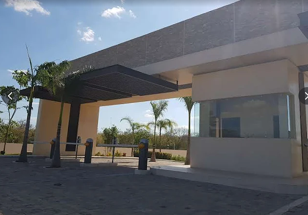 TERRENO EN VENTA EN NORTEMERIDA SOBRE AVENIDA, photo 1 of 9