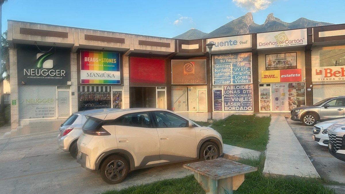 Local Comercial en Plaza Constelación — Garza Sada