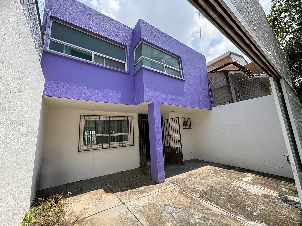 CASA FRACCIONAMIENTO EL TAPATÍO – PISO REMODELADO, photo 1 of 25