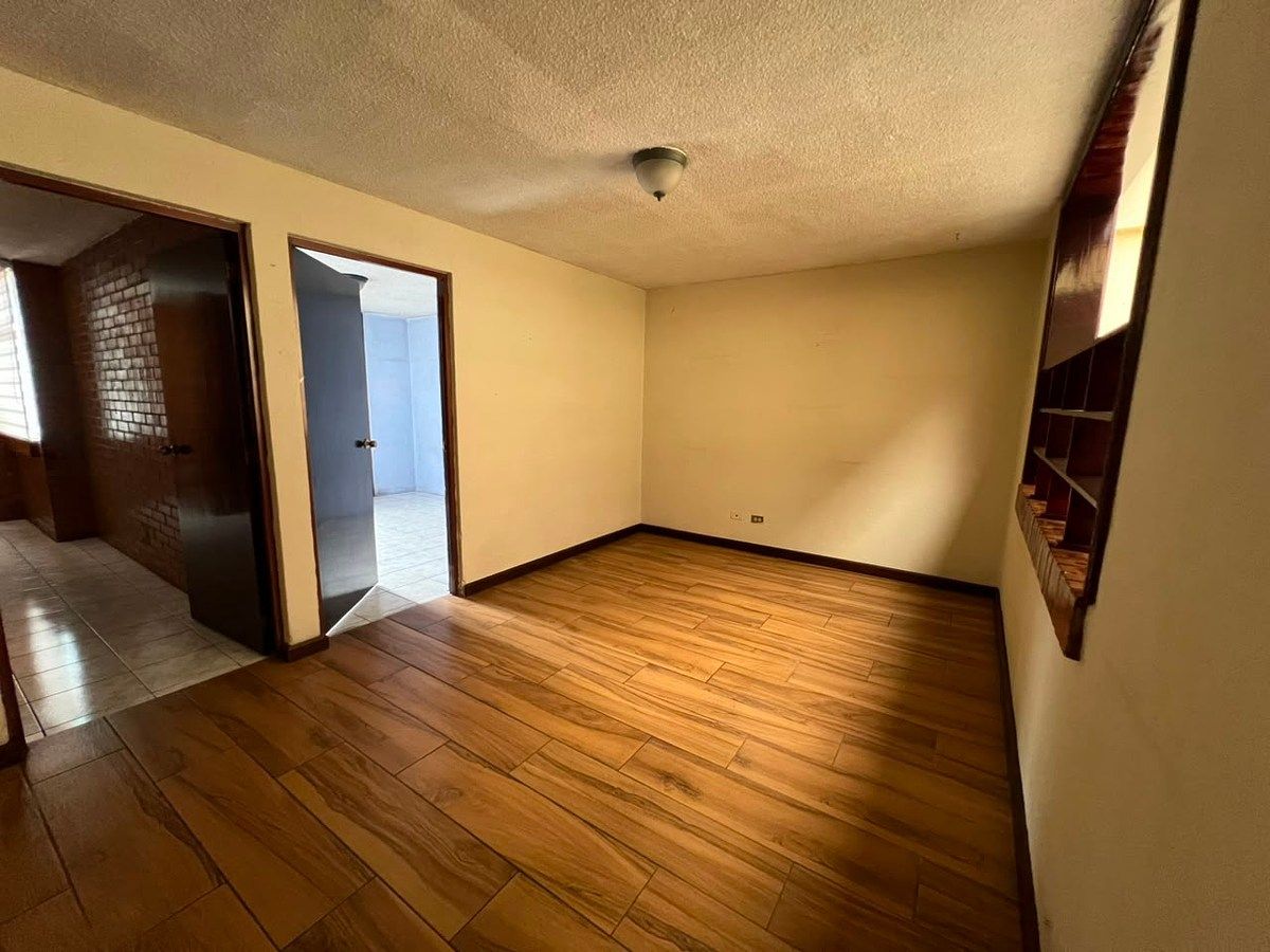 Casa en Renta - Condominio La Pradera, Zona 10 - Image 2