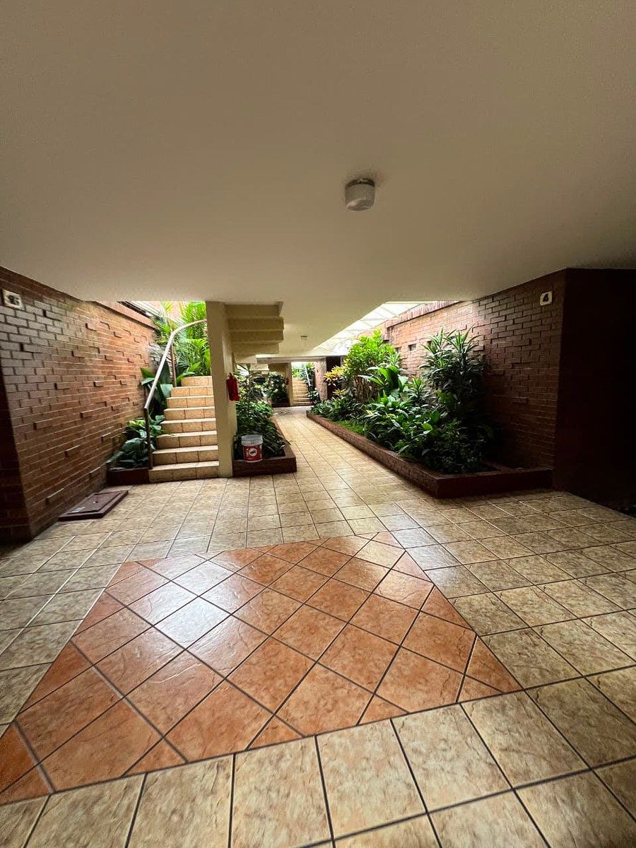 Casa en Renta - Condominio La Pradera, Zona 10 - Image 3