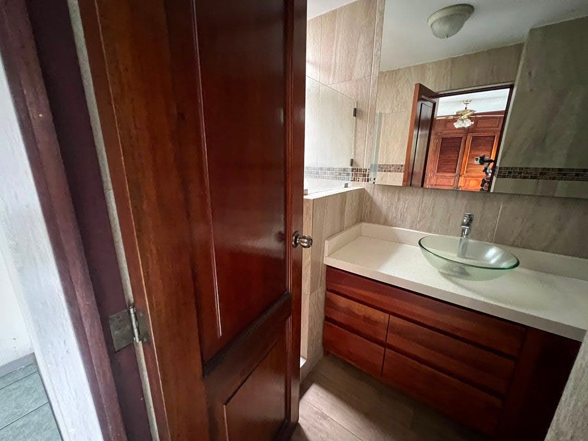 Casa en Renta - Condominio La Pradera, Zona 10 - Image 5