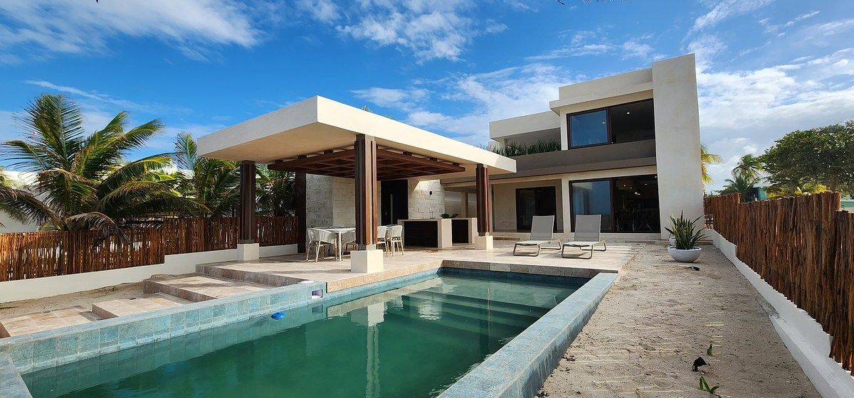 CASA AMUEBLADA FRENTE AL MAR EN CHUBURNÁ PUERTO, foto 1 de 13