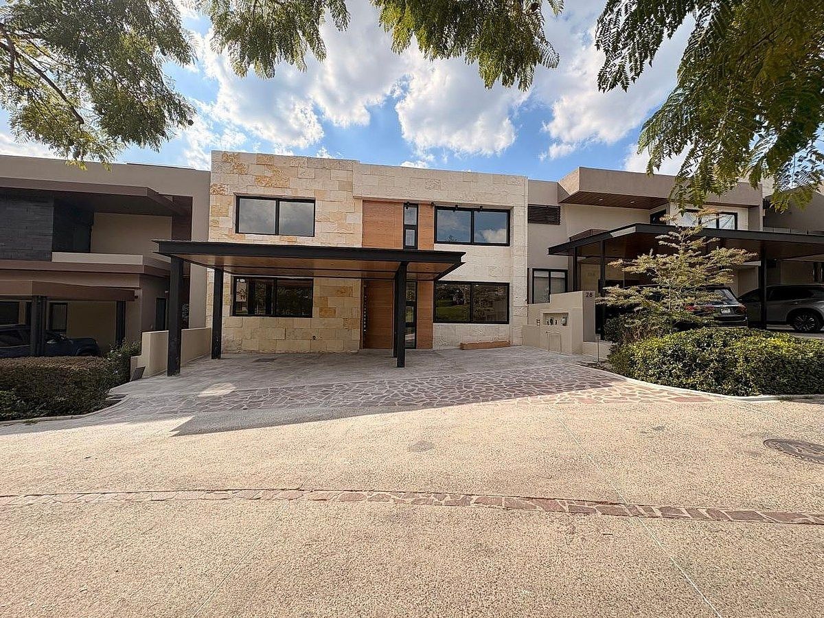 🏡✨ Increíble propiedad en venta dentro de condominio en Altozano Querétaro ✨, foto 1 de 50