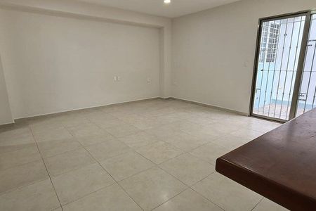 Casa en Esquina en Venta en la Col. Juan Pablo II Primera Etapa, Mérida, Yuc.