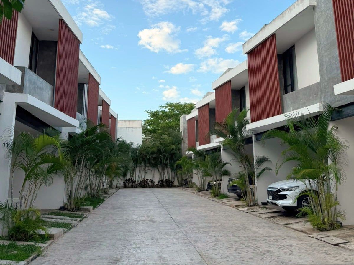 CASA AMUEBLADA CON PANELES EN VENTA EN MERIDA YUCATAN SANTA GERTRUDIS COPO - foto 2